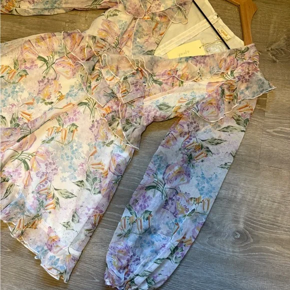 A.PEACH Floral Ruffle Long Sleeve romper - size S- NWT - Picture 3 of 10